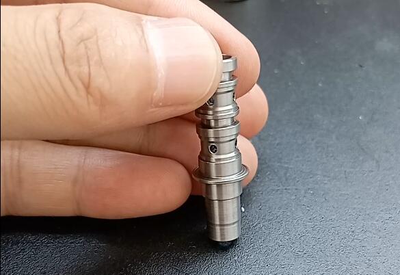 這種液壓零件，為什么刻意用磨粒流給孔內去毛刺并倒圓角？