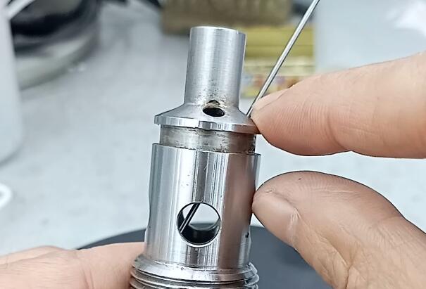 長斜孔去毛刺，磨粒流技術(shù)是怎么做到的？