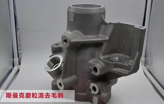 閥體<a href='http://www.seazj.com' target='_blank'><u>交叉孔去毛刺</u></a>，是令人十分苦惱的事情。一來閥體交叉孔多，二來交叉孔毛刺不像表面毛刺那樣容易接觸，所以，如果用人工對閥體<a href='http://www.seazj.com' target='_blank'><u>交叉孔去毛刺</u></a>，十分緩慢。